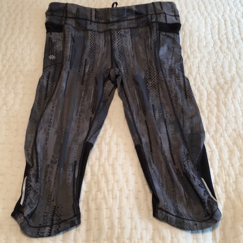 Athleta size medium cropped leggings